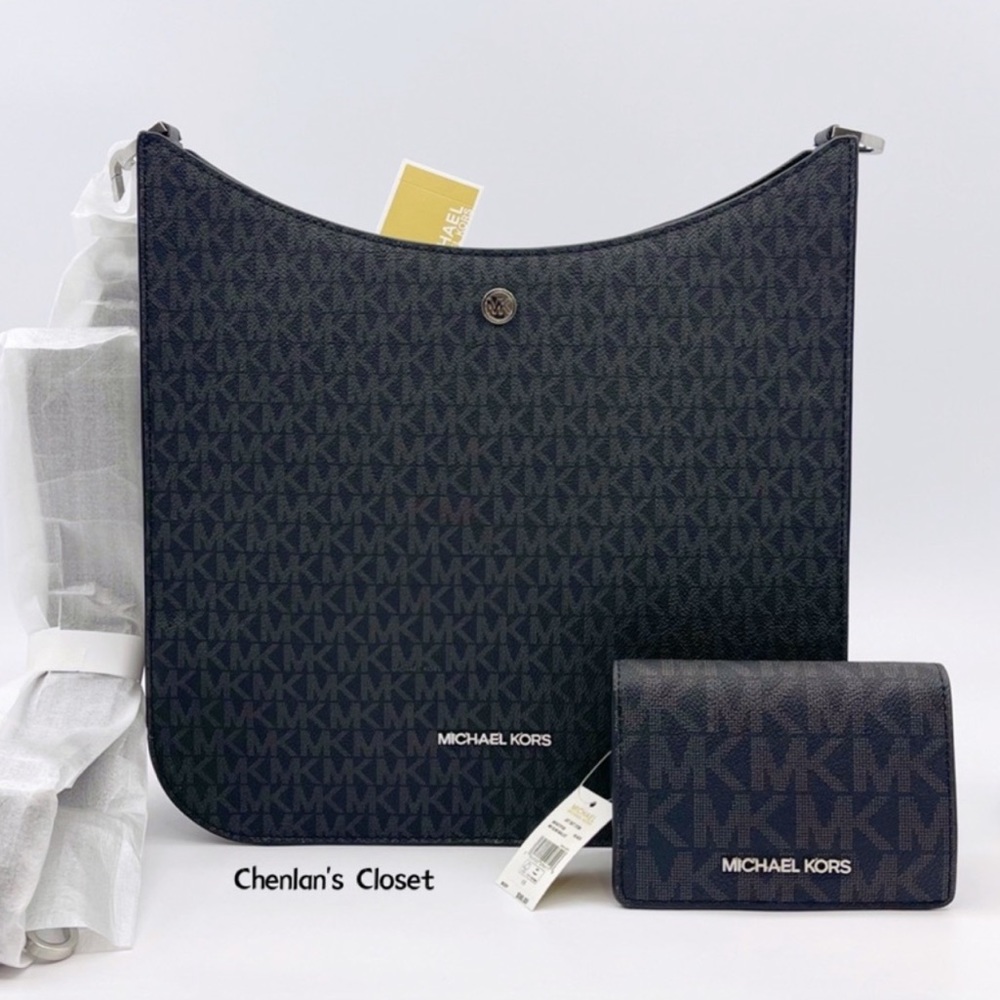 Slightly used Michael Kors Briley LG Messenger Set